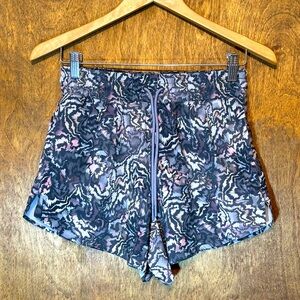SALE✨ Athleta Crossroads Short (XS) in Sumo Marble pockets, drawstring, flowy